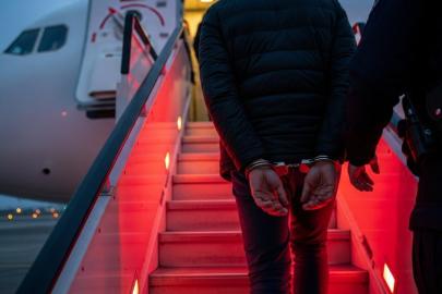 42'si kırmızı bültenle aranan 90 suçlu Türkiye'ye getirildi