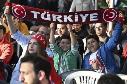 A Milli Futbol Takımı'nın maçı dev ekranlardan izlendi