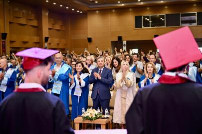 Akdeniz Üniversitesi Tıp Fakültesi’nde mezuniyet heyecanı