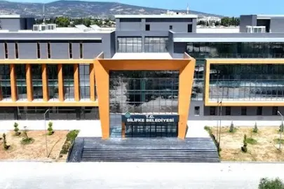 Bir operasyon da Silifke Belediyesi’ne! Başkan Turgut dahil 18 gözaltı