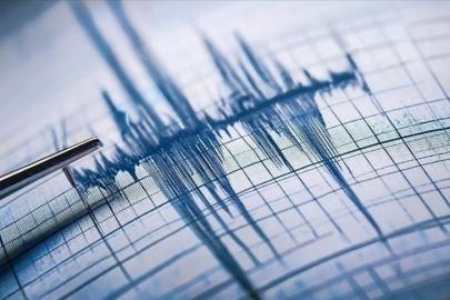 Endonezya'da 6,7 büyüklüğünde deprem