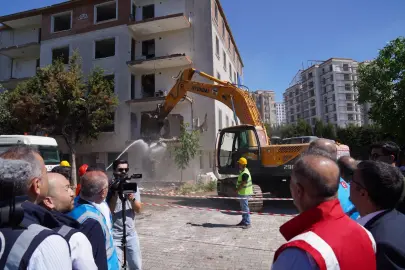 İstanbul Beylikdüzü’nde riskli site yıkıldı! İBB'den 'dönüşüm' mesajı