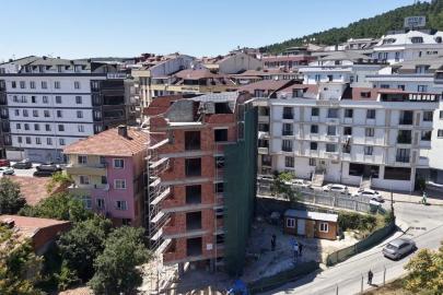 İstanbul'da binaya ''eğri'' dediler belediye açıklama yaptı, dronla kontrol edildi