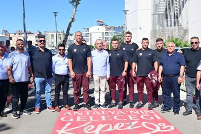 Kepez'in pehlivanları dualarla Tarihi Kırkpınar'a uğurlandı