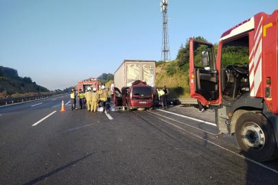 Kuzey Marmara Otoyolu'nda feci kaza. TIR'a arkadan çarptı, 1'i bebek 3 kişi öldü