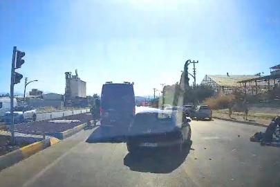 Minibüsle çarpışan motosikletin sürücüsü ağır yaralandı