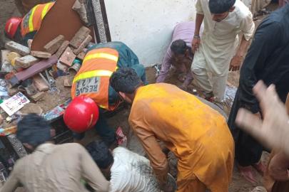 Pakistan'da dershane çatısı çöktü. 14 öğrenci öldü
