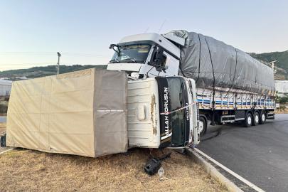 TIR ile kamyonet çarpıştı: 1 yaralı