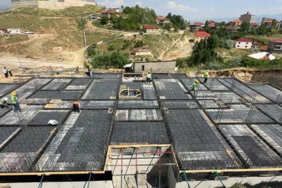 Yüksekova’da güvenli konut hamlesi: Pizok mevkiinde 48 konutun yapımı sürüyor