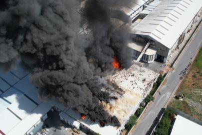 Arnavutköy'de sünger fabrikasında yangın