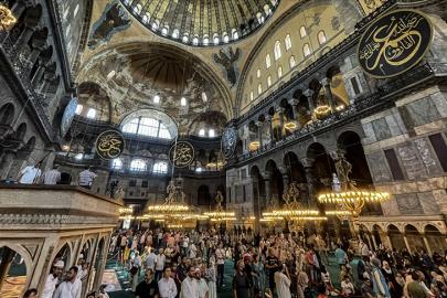 Ayasofya'da iki turist gözaltına alındı