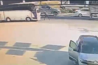 Korkunç kaza: Midibüsün çarptığı servis şoförü öldü