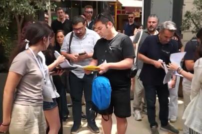 Velilerin zorunlu bekleyişi: İstanbul'un ünlü okullarının bahçeleri doldu taştı