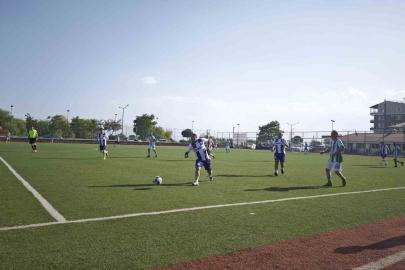 Ahlat’ta 40 yaş üstü şöhretler futbol turnuvası