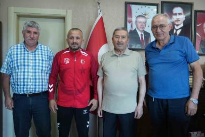 Darende Belediye Başkanı Bozkurt, dünya şampiyonu Semih Özdemir’i ağırladı