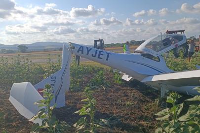 Eğitim uçağı sert iniş yaptı. Öğrenci pilot yaralandı
