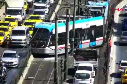 İstanbul'da tramvay raydan çıktı