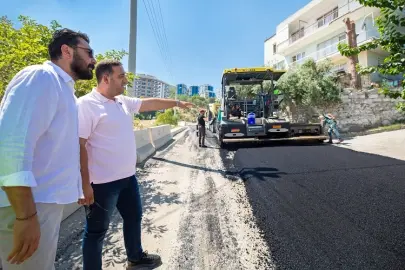 İzmir Narlıdere'de asfalt mesaisi