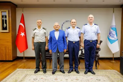 Memduh Büyükkılıç'a komutanlardan veda ziyareti