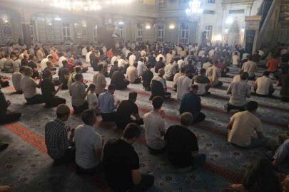 Mevlid Kandili’nde camiler doldu taştı